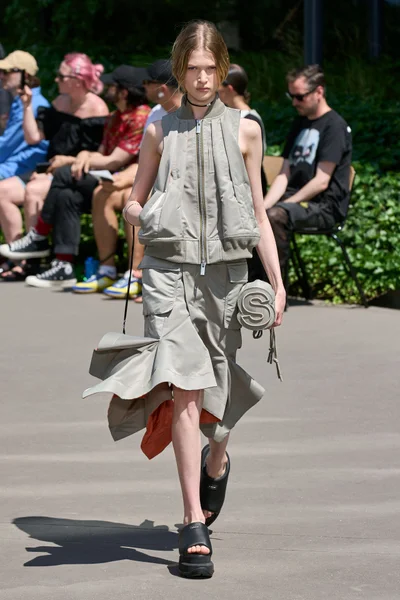 Look 49